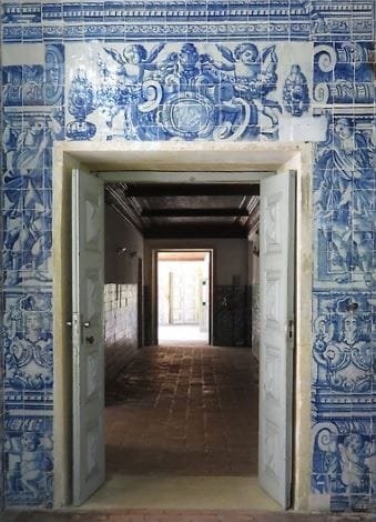Double doorway